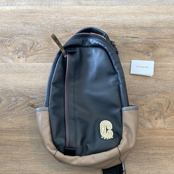 Coach Edge Pack - Picture 2 of 5